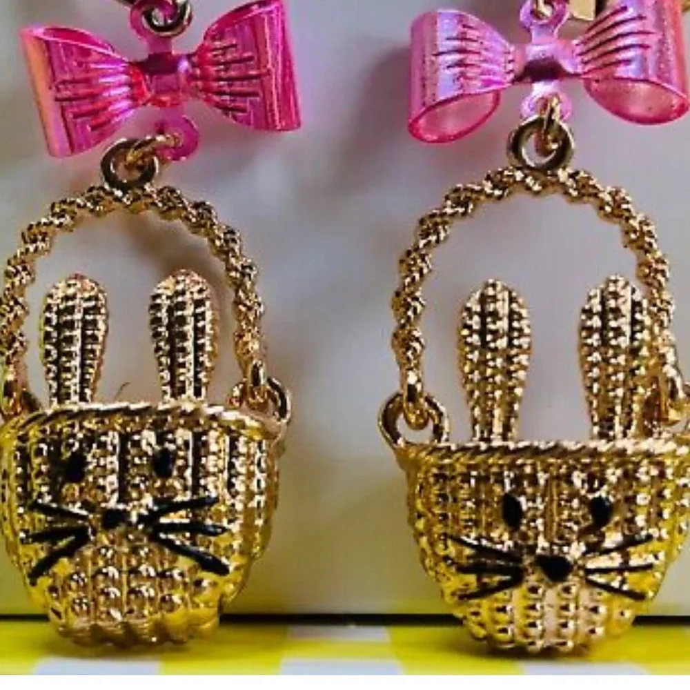 New Betsey Johnson  pink bow with bunny basket earrings - Picture 10 of 15